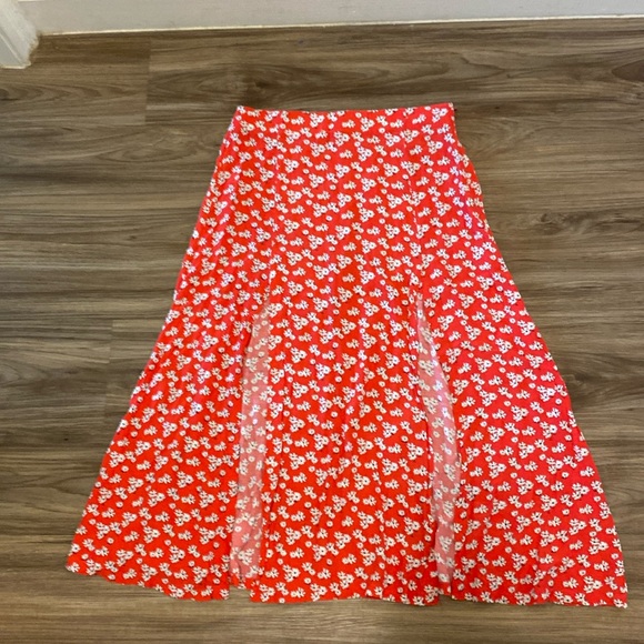 Zara red and white floral skirt with slits - Picture 2 of 5